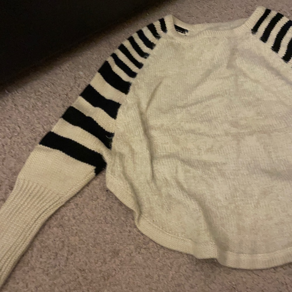 Sweater - Picture 2 of 4